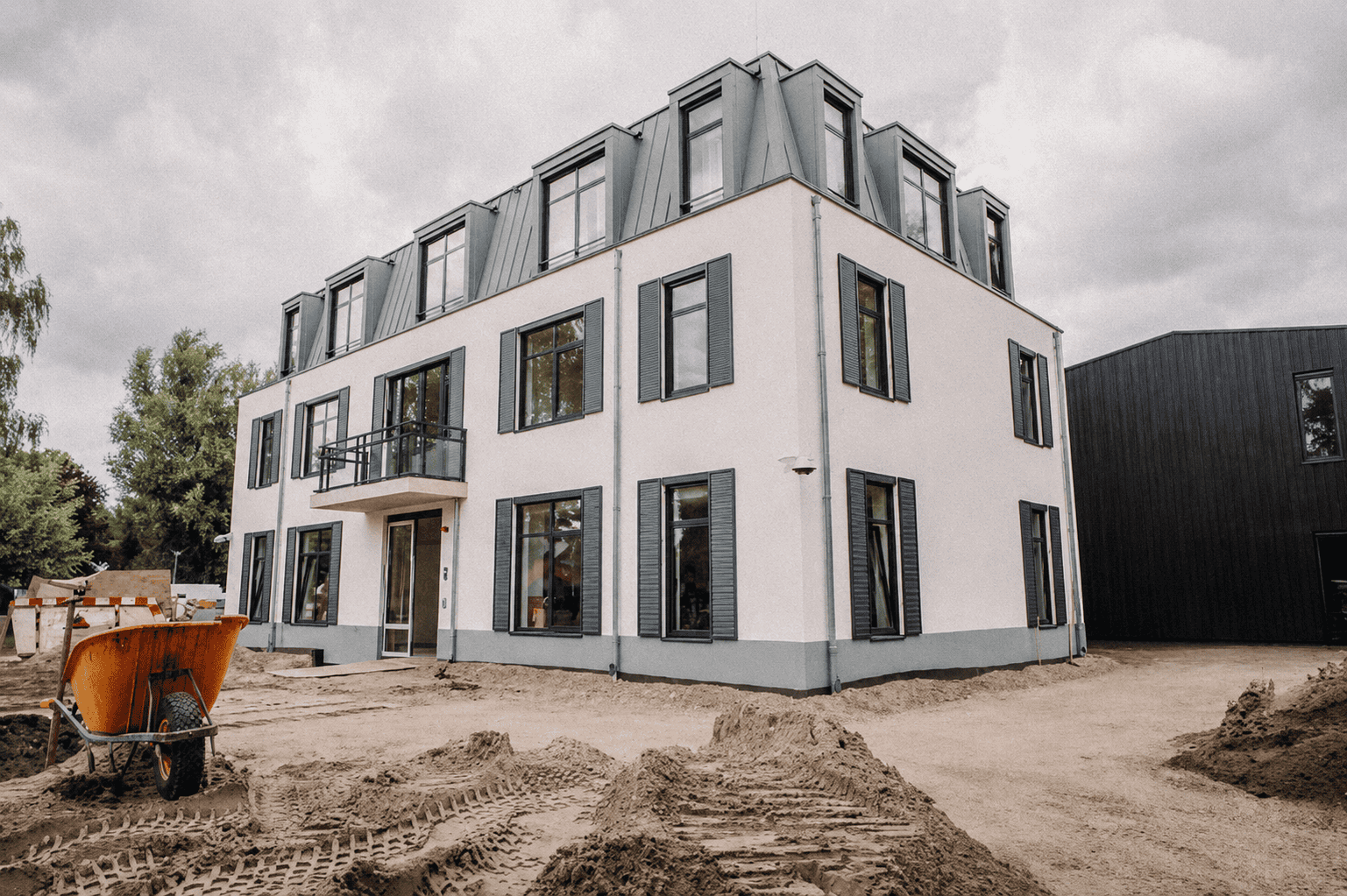 New care villa opens in Rotterdam-Kralingen Hofje van Weltevreden, a new residential care villa in Rotterdam-Kralingen, has been completed and will welcome its first residents from 15 June.